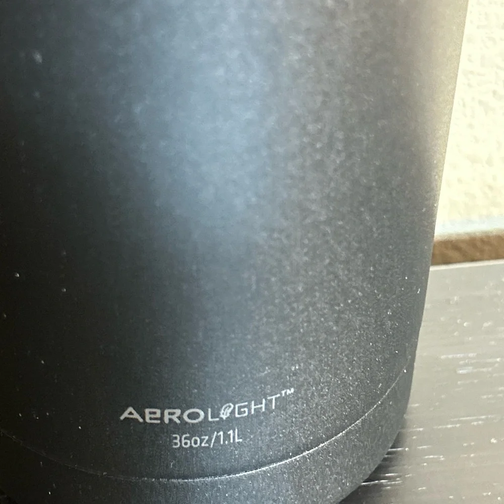 Stanley IceFlow AeroLight Vacuum Water Bottle w/ Fast Flow Lid [36 oz.] [Black] - Picture 5 of 12